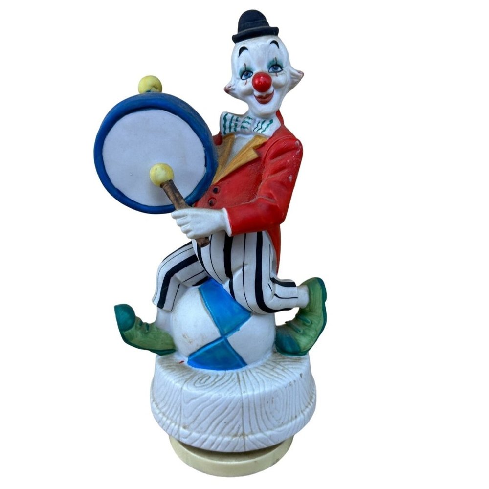 Rare 1970’s Main Aisle Towle Fine Porcelain 9” Clown Figurine Music Box w/ Box